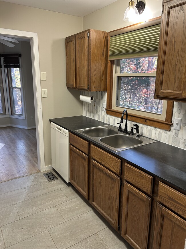 Building Photo - 29 Hunters Way