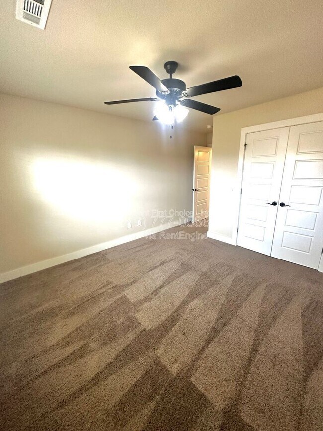 Building Photo - 3600 SW Brittany Rd