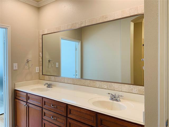 Building Photo - 1020 Texas St