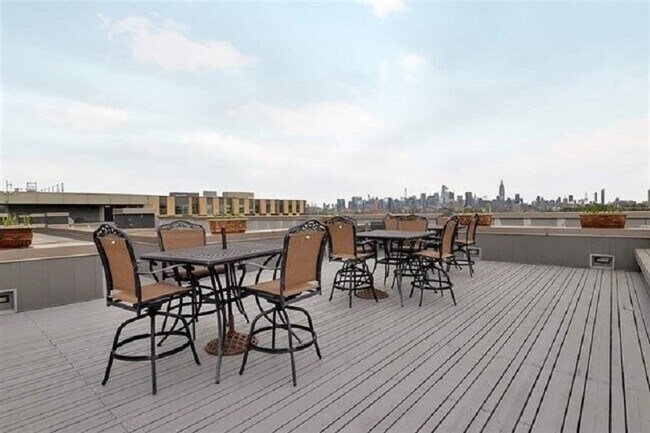 Building Photo - 800 Jackson St