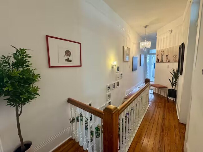 Building Photo - 1525 Melpomene St