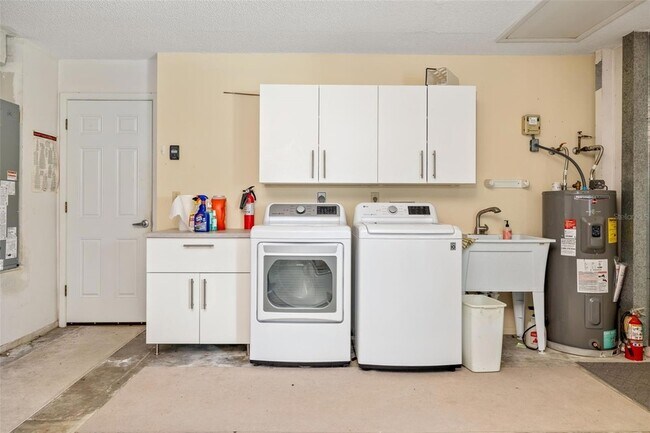 Building Photo - 4814 Country Oaks Blvd