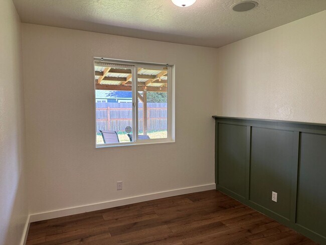 Building Photo - 692 N 1st St