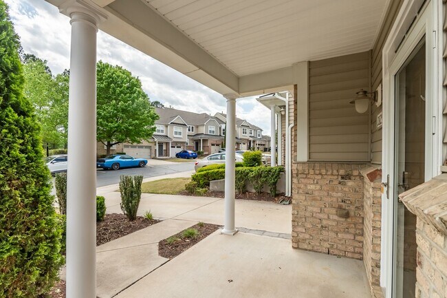 Building Photo - Beautiful 3-Bedroom Townhome in North Raleigh