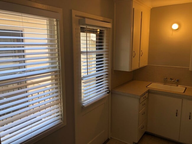 Building Photo - One Bedroom Cottage in the Heart of Salem