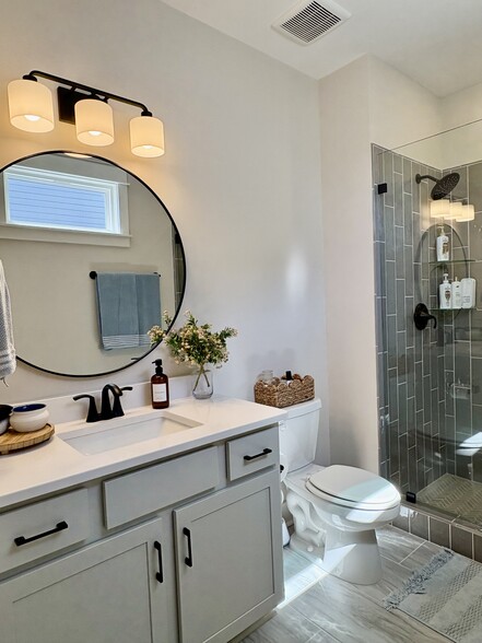 Building Photo - 5052 High Park Hill Dr