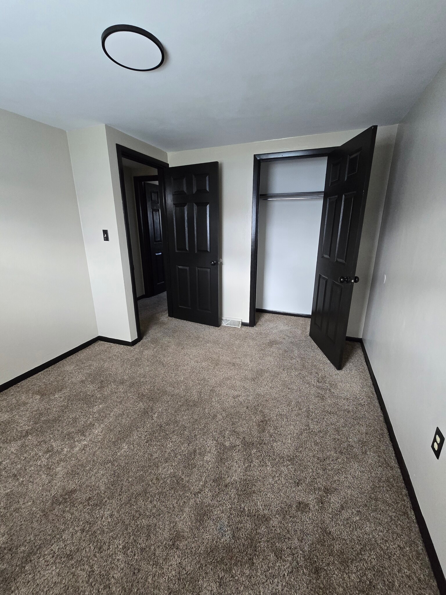 Building Photo - 1409 E 38th St