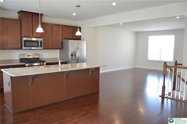 Building Photo - 2332 Raya Wy