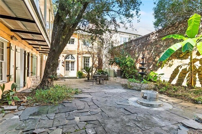 Building Photo - 1116 Royal St