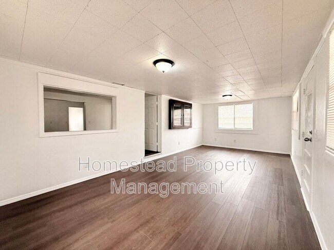 Building Photo - 4101 SE 42nd St