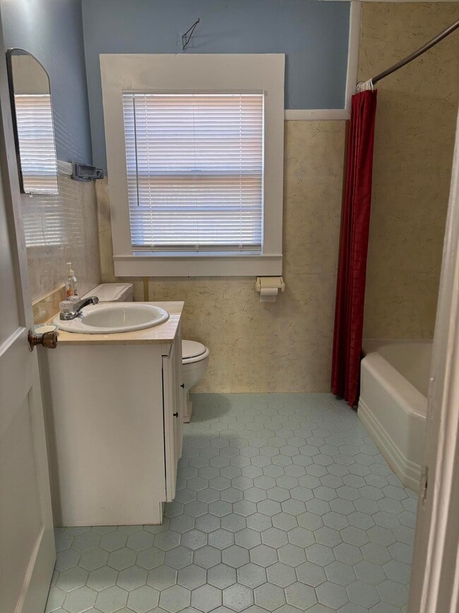 Building Photo - 107 Orange St