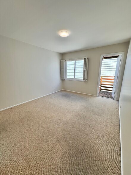 Building Photo - 2598 24th Ave