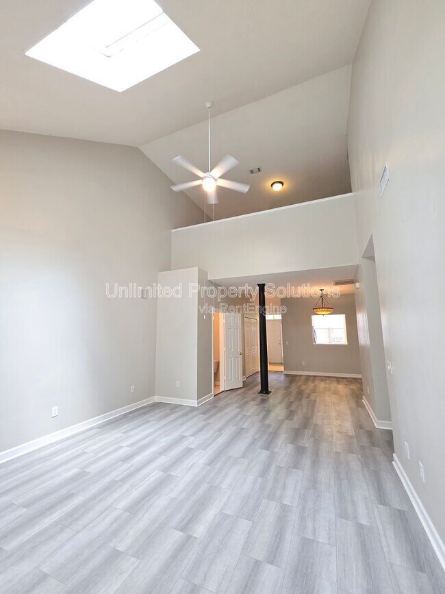 Building Photo - 5006 Carleton Dr