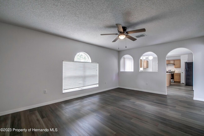 Building Photo - 6322 Grapewood Rd