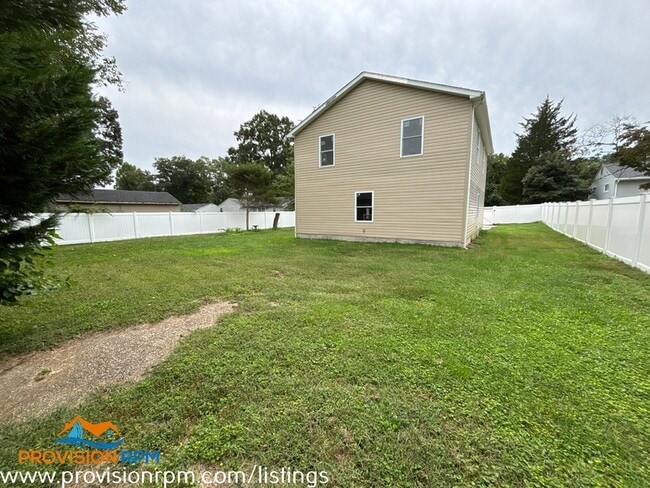 Building Photo - 1410 Evergreen Rd