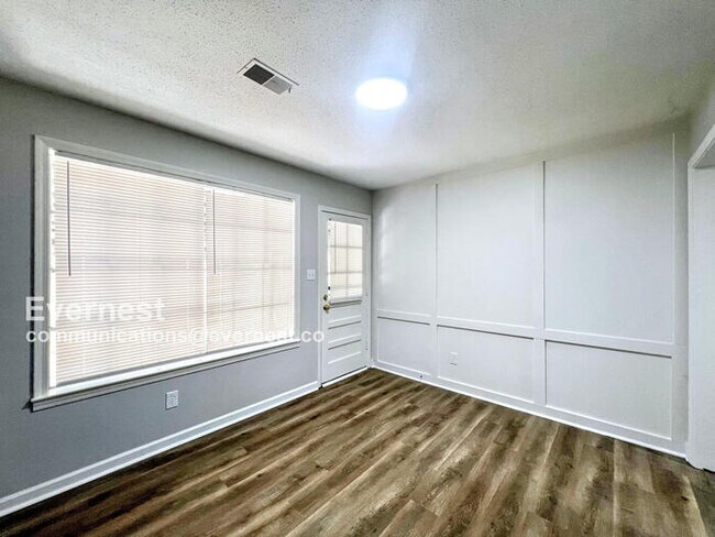 Building Photo - 3830 Kerfield Dr