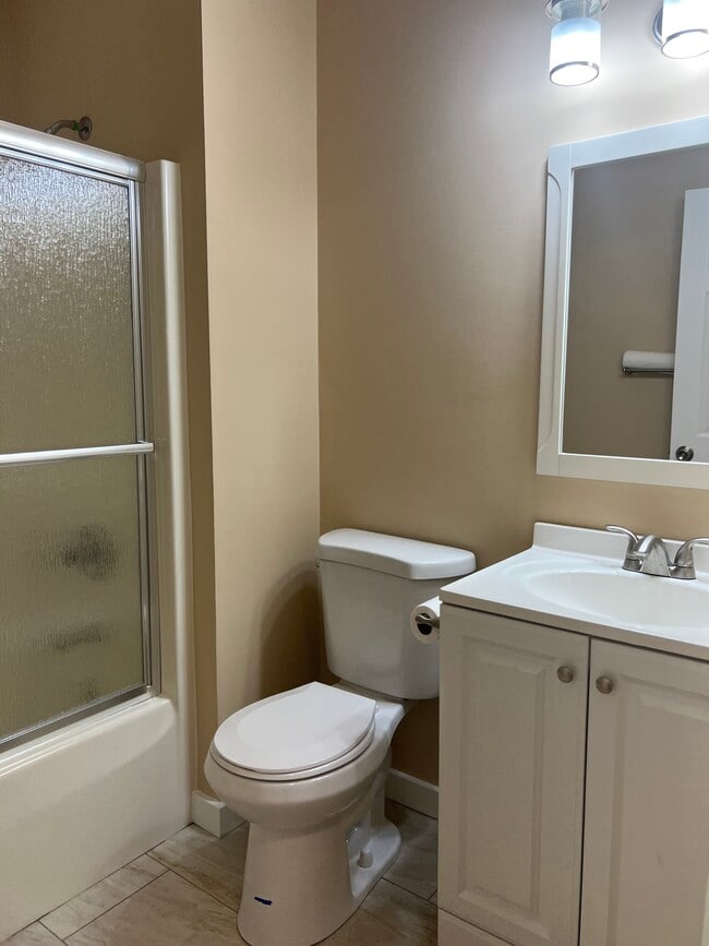 Building Photo - 54 W Sharon Rd