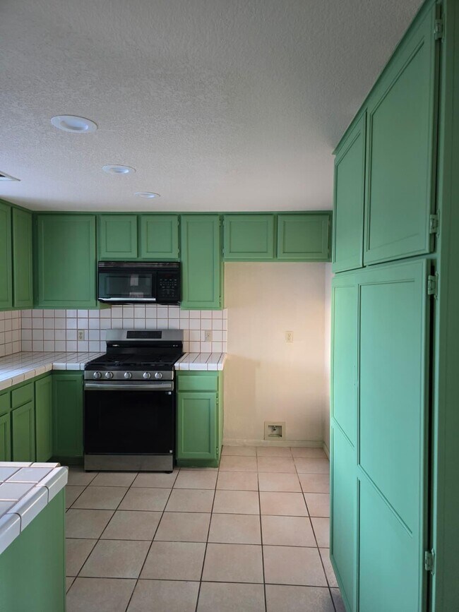 Building Photo - 9673 Vista Del Valle