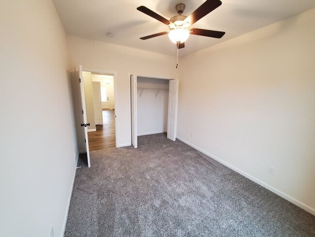 Building Photo - Charming 3-bedroom/2-bathroom duplex home in Washington, IL