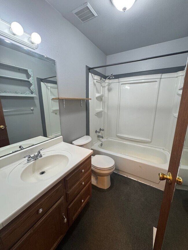 Building Photo - Westmoor West Home