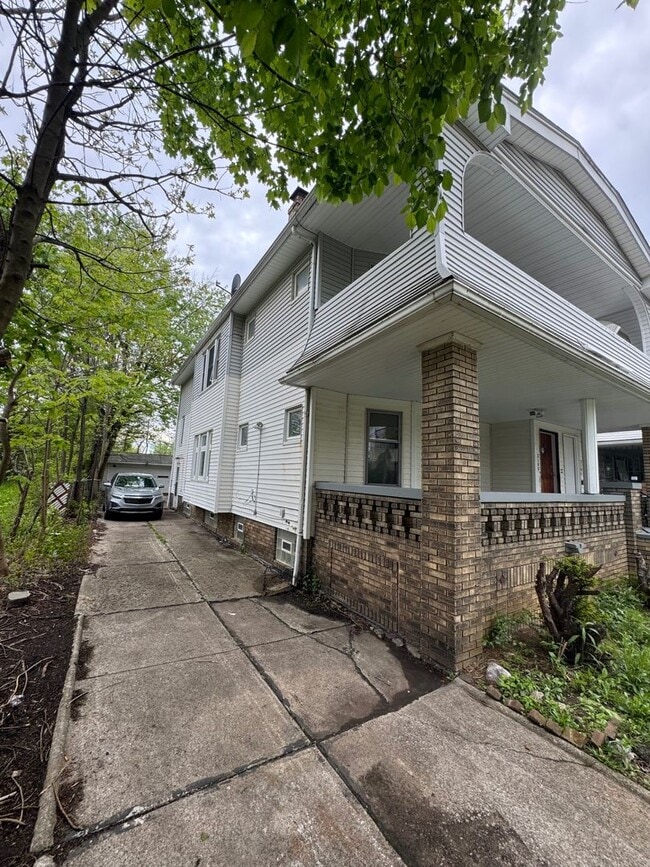 Building Photo - 3188 E 119th St
