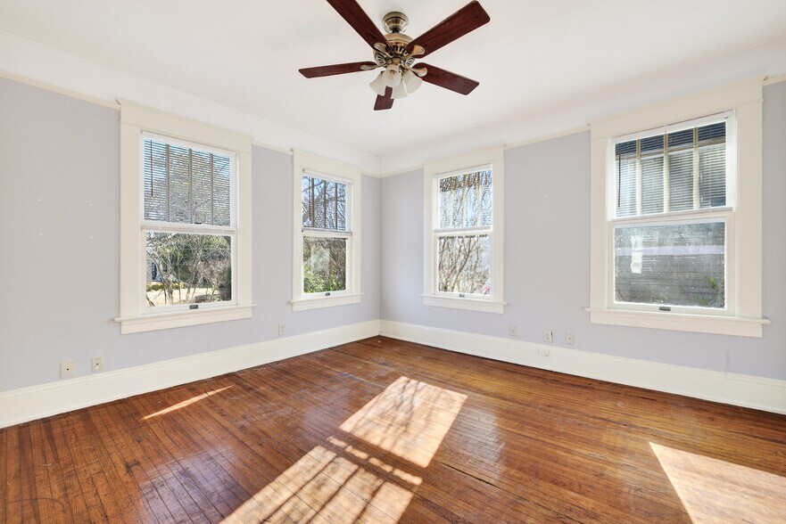 Building Photo - 300 Oxford Pl NE