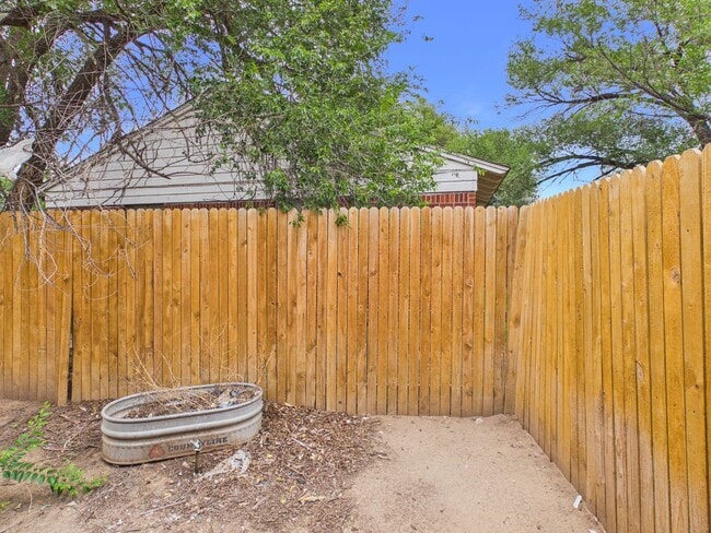 Building Photo - 2711 Duncan Dr
