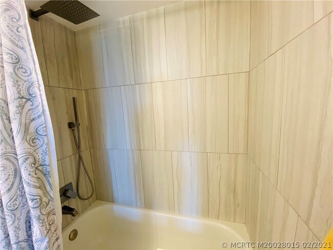 Building Photo - 7440 S Ocean Dr
