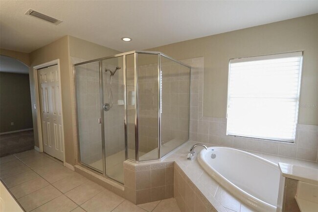 Building Photo - 9018 Pinebreeze Dr