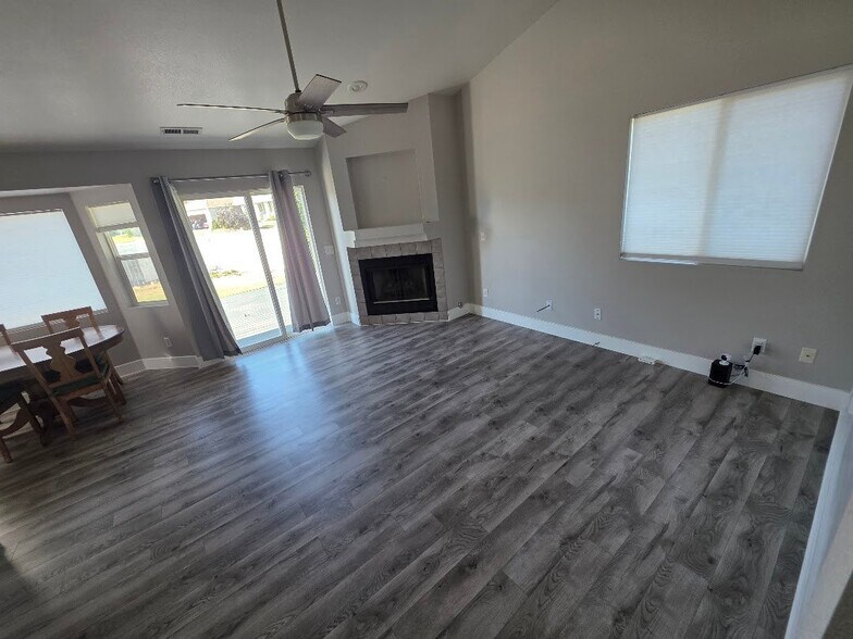 Building Photo - 2122 W 1345 N