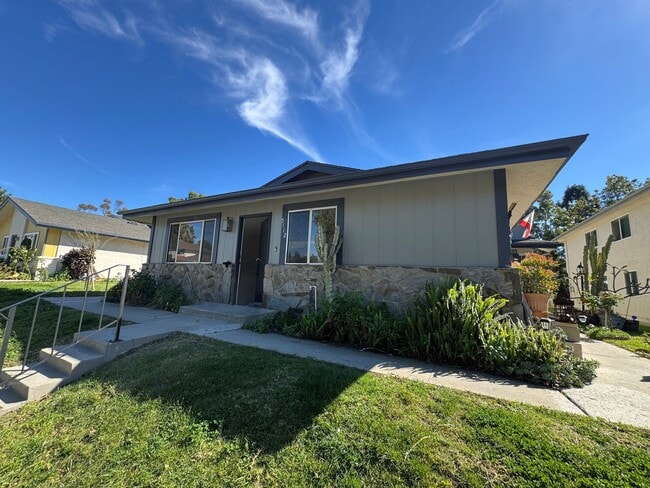 Building Photo - Downstairs 2 Bedroom + 1 Bath McKeon Condo