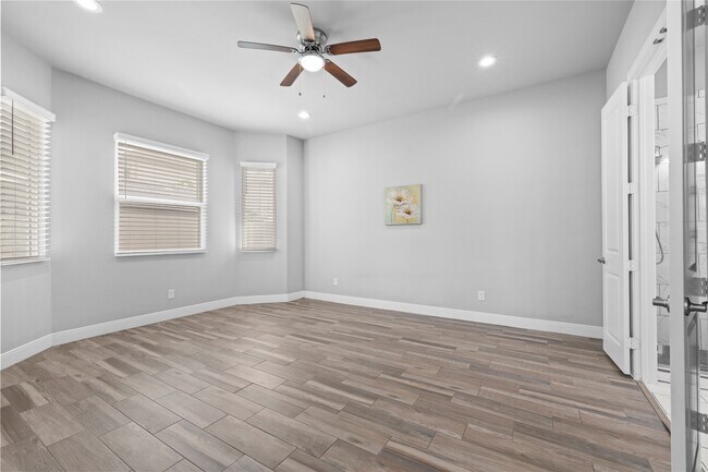 Building Photo - 8938 Intervale St