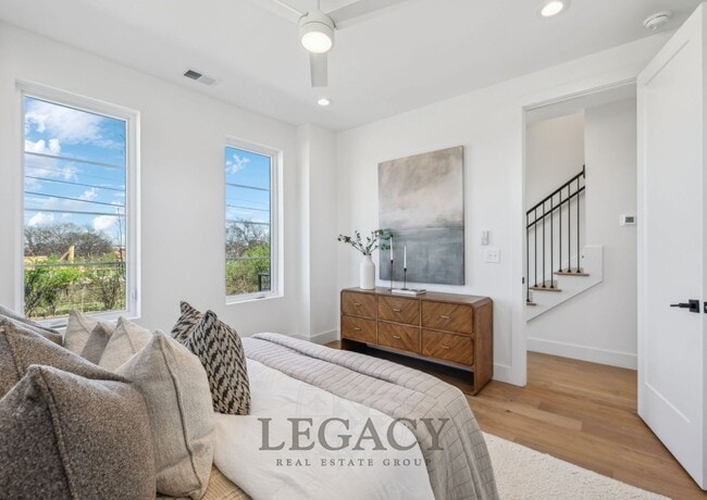 Building Photo - 1019 12th Ave N