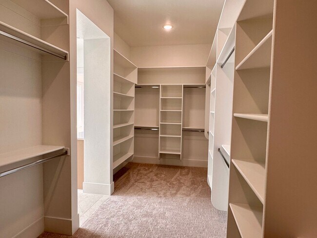 Building Photo - Stunning 5 Bedroom Home with Premium Upgrades Throughout