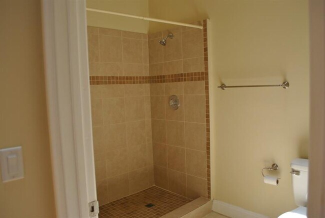 Building Photo - 3687 Collinwood Ln