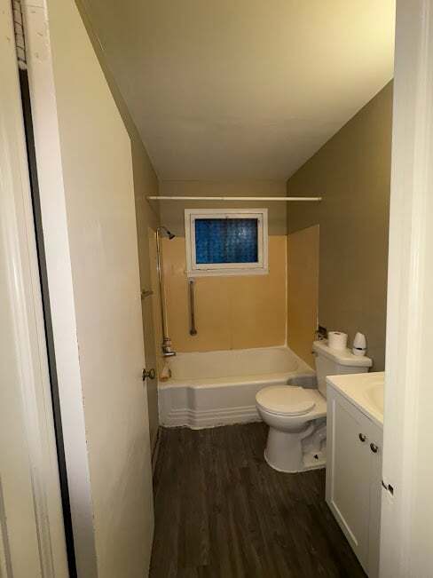 Building Photo - 97 Orme St E