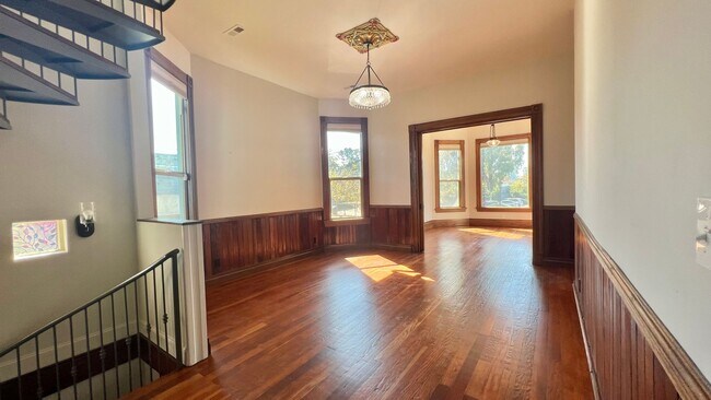 Building Photo - 696-694-29th