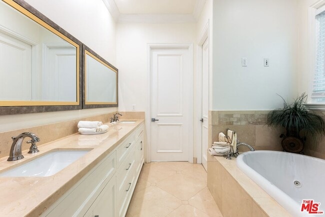 Building Photo - 345 S Saltair Ave