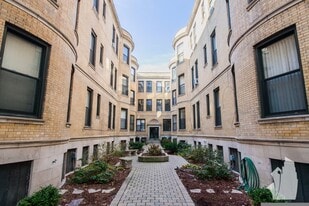 Building Photo - 1226 N Dearborn St