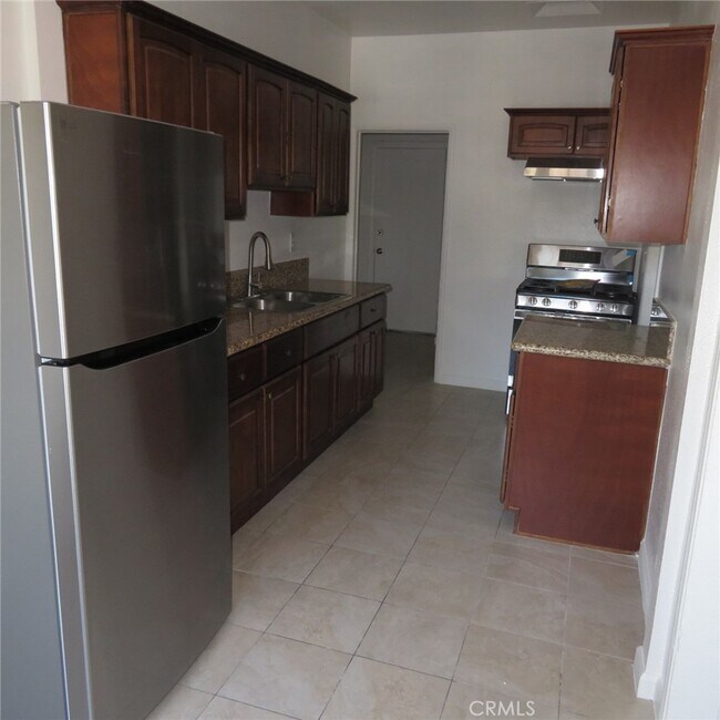 Building Photo - 1464 W 47th St