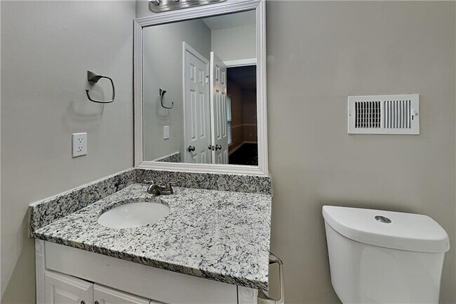 Building Photo - 6627 Windwood Cir
