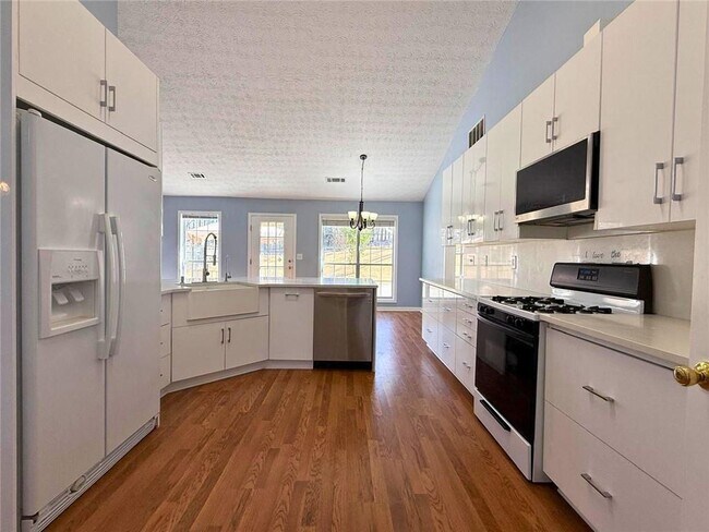 Building Photo - 2029 Manor Oak Ln NE