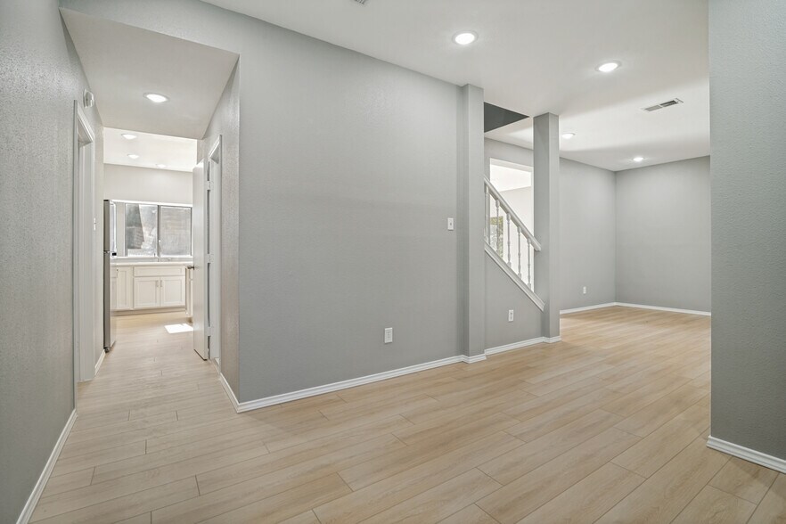 Building Photo - 2700 Cornell Dr