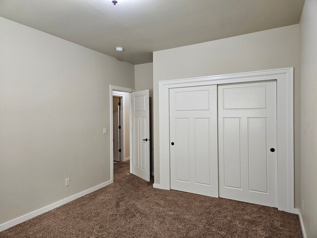 Building Photo - 3Bd/2Ba Two story townhouse - Available soon!