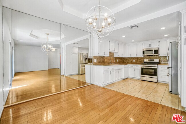 Building Photo - 5534 Sylmar Ave