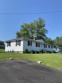 Building Photo - 27 Evergreen Ave