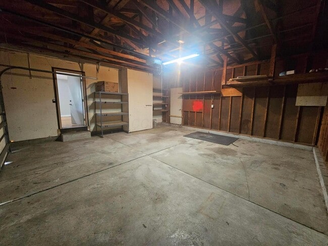 Building Photo - 946 S Spring Rd