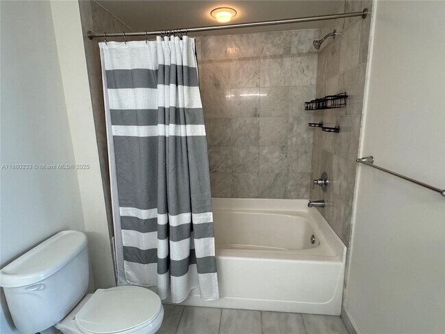 Building Photo - 601 NE 36th St