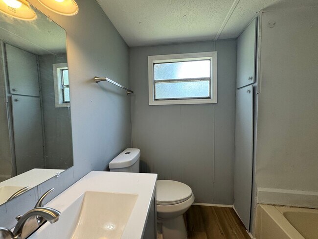 Building Photo - 3 Bedroom / 2 Bath Single-Wide Home – Live Oak, FL