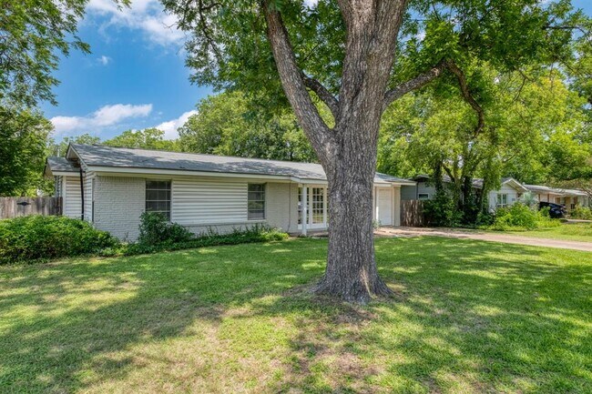 Building Photo - 8202 Polar Dr